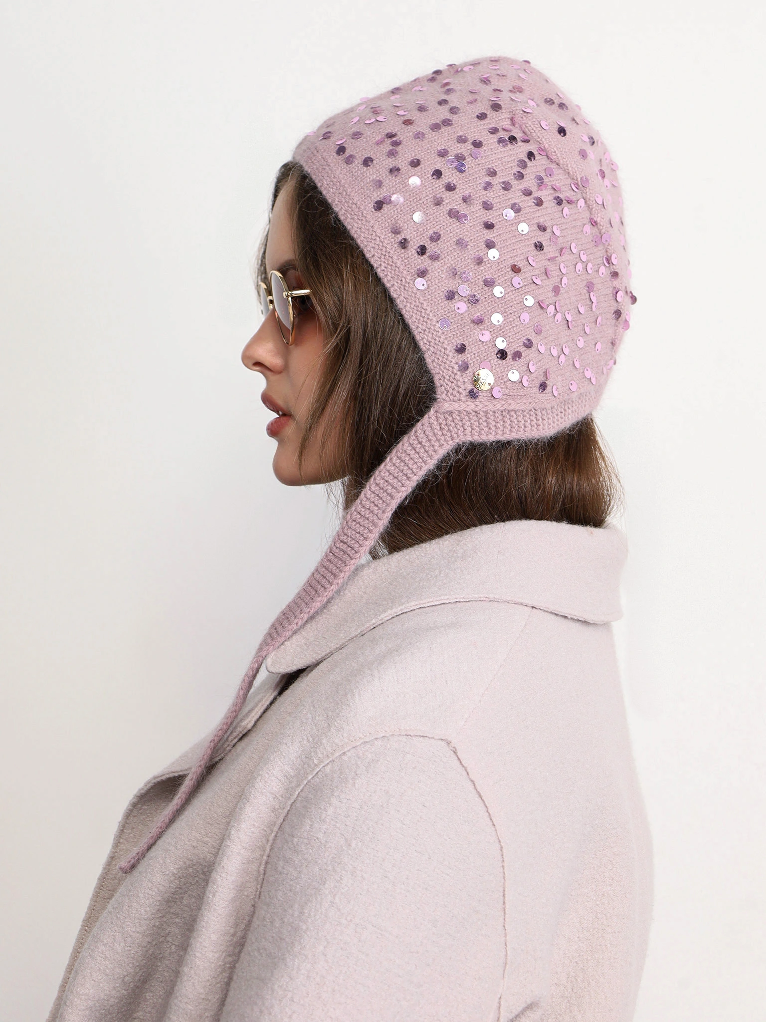 Шапка-чепчик с пайетками в ассортименте